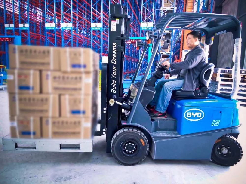 “智”在必行,比亚迪叉车打造“向上、向善”搬运新未来